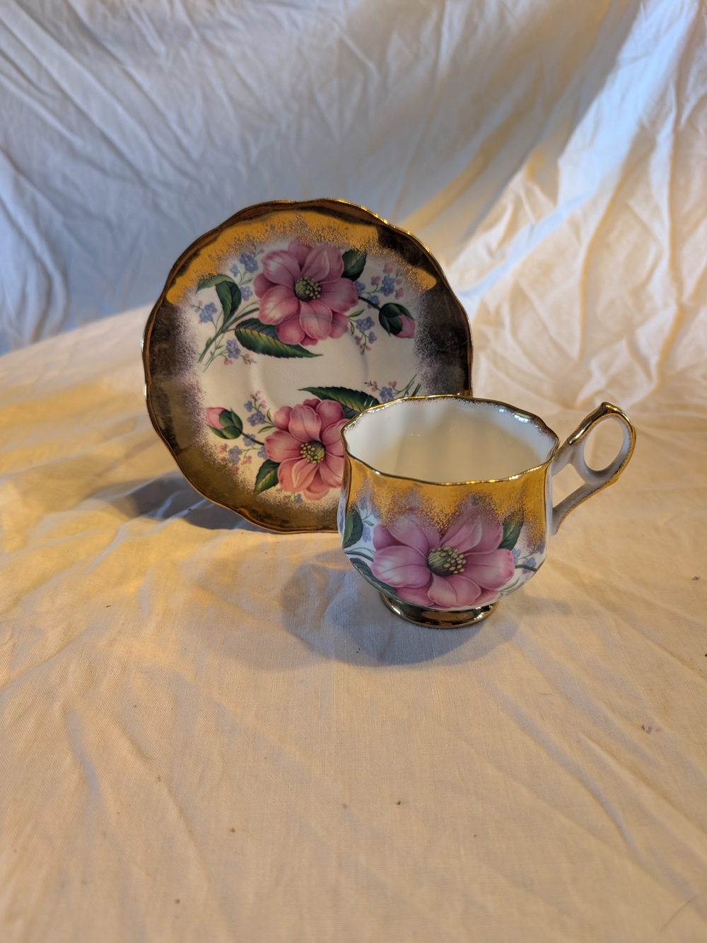 2/40$ Vintage Pink Floral Gold Trim Teacup and Saucer